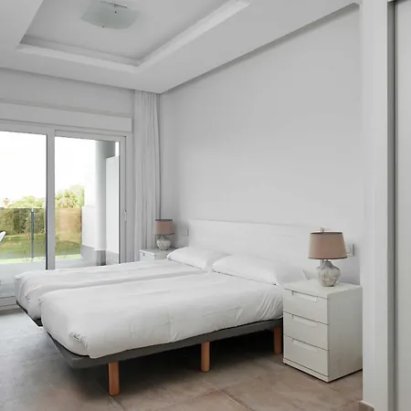 Leafy By On Travel Oliva