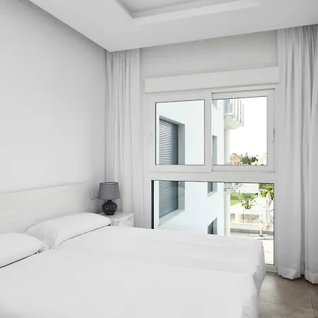 Leafy By On Travel Oliva