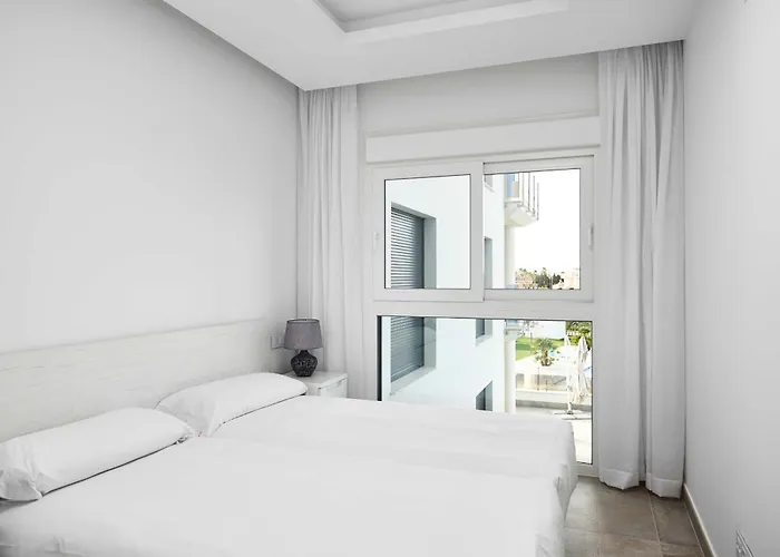 Leafy By On Travel Oliva