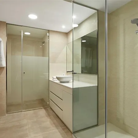 Leafy By On Travel Oliva